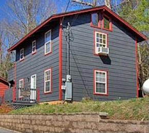 Come stay at Royal Misty Haven with free high speed internet and just miles away from all things enjoyable in the Smoky Mountains
